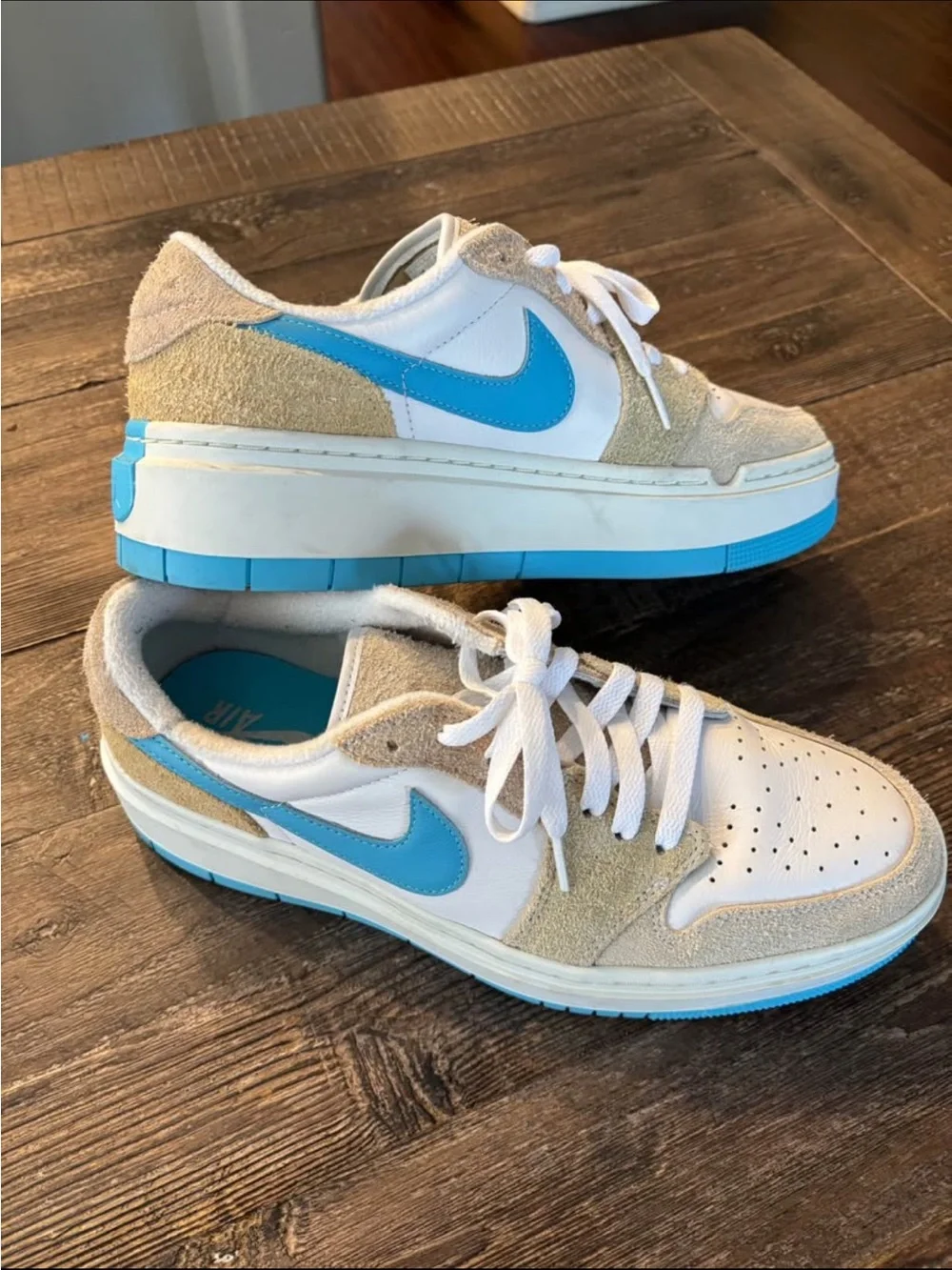 Nike-Jordan Low-Top Sneakers